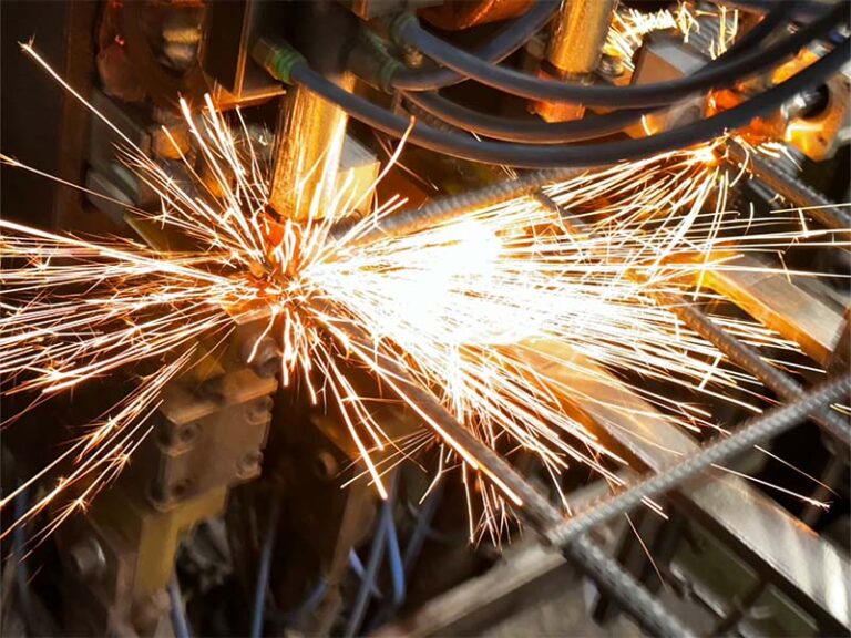 最新鋭の加工機器導入で高精度な鉄筋加工を実現！